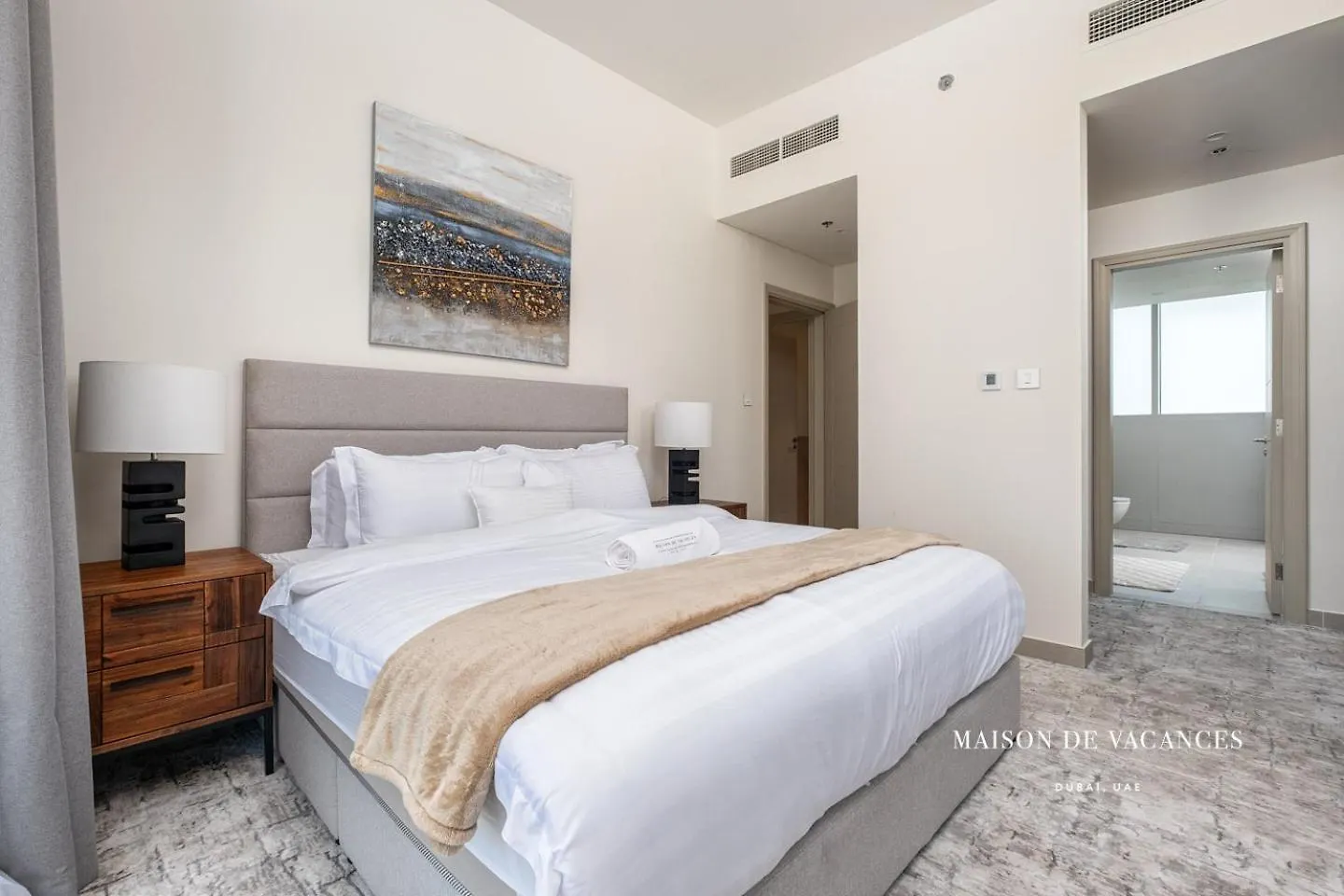 Three Bedroom In Downtown With Burj Khalifa View Dubai Apartment