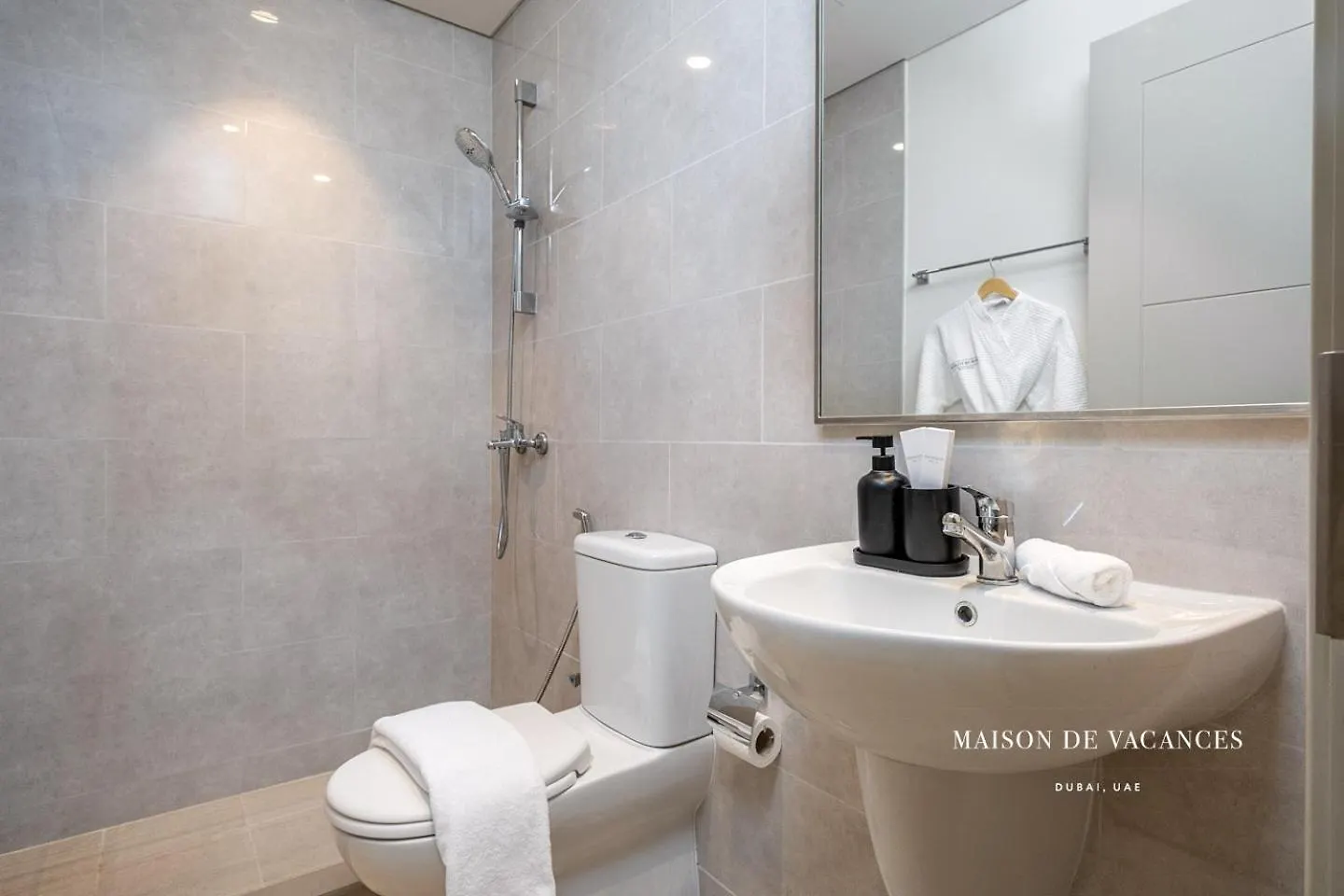 Three Bedroom In Downtown With Burj Khalifa View Dubai Apartment