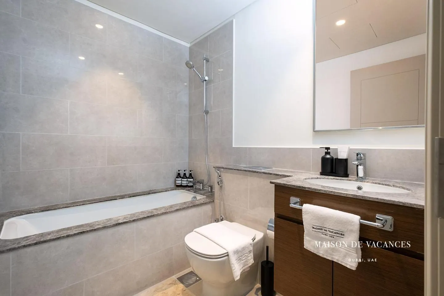 Apartment Three Bedroom In Downtown With Burj Khalifa View Dubai