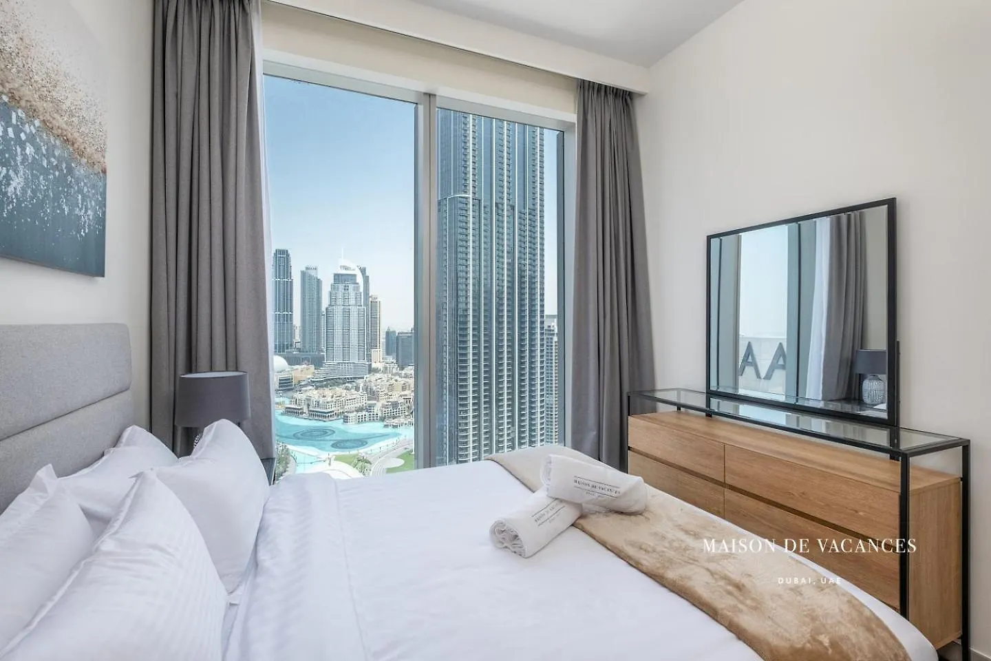 Three Bedroom In Downtown With Burj Khalifa View Dubai Apartment