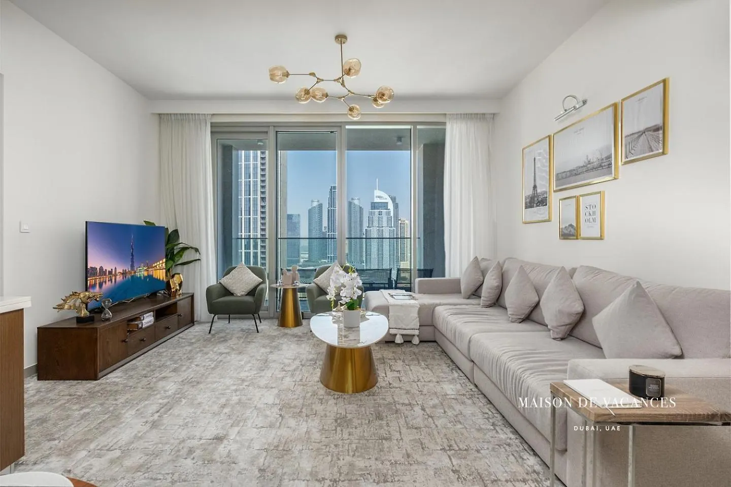Three Bedroom In Downtown With Burj Khalifa View Dubai