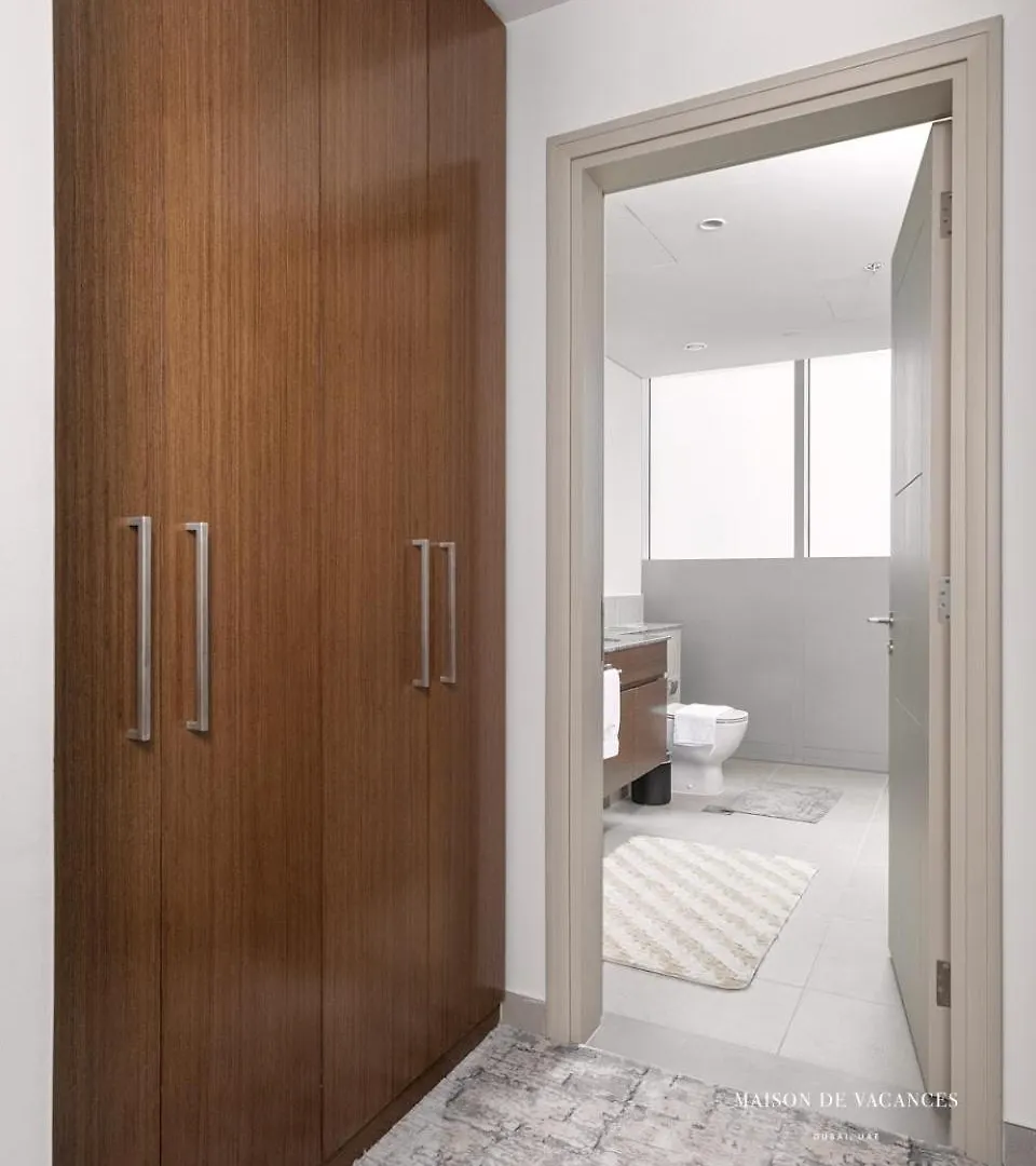 Three Bedroom In Downtown With Burj Khalifa View Dubai Apartment