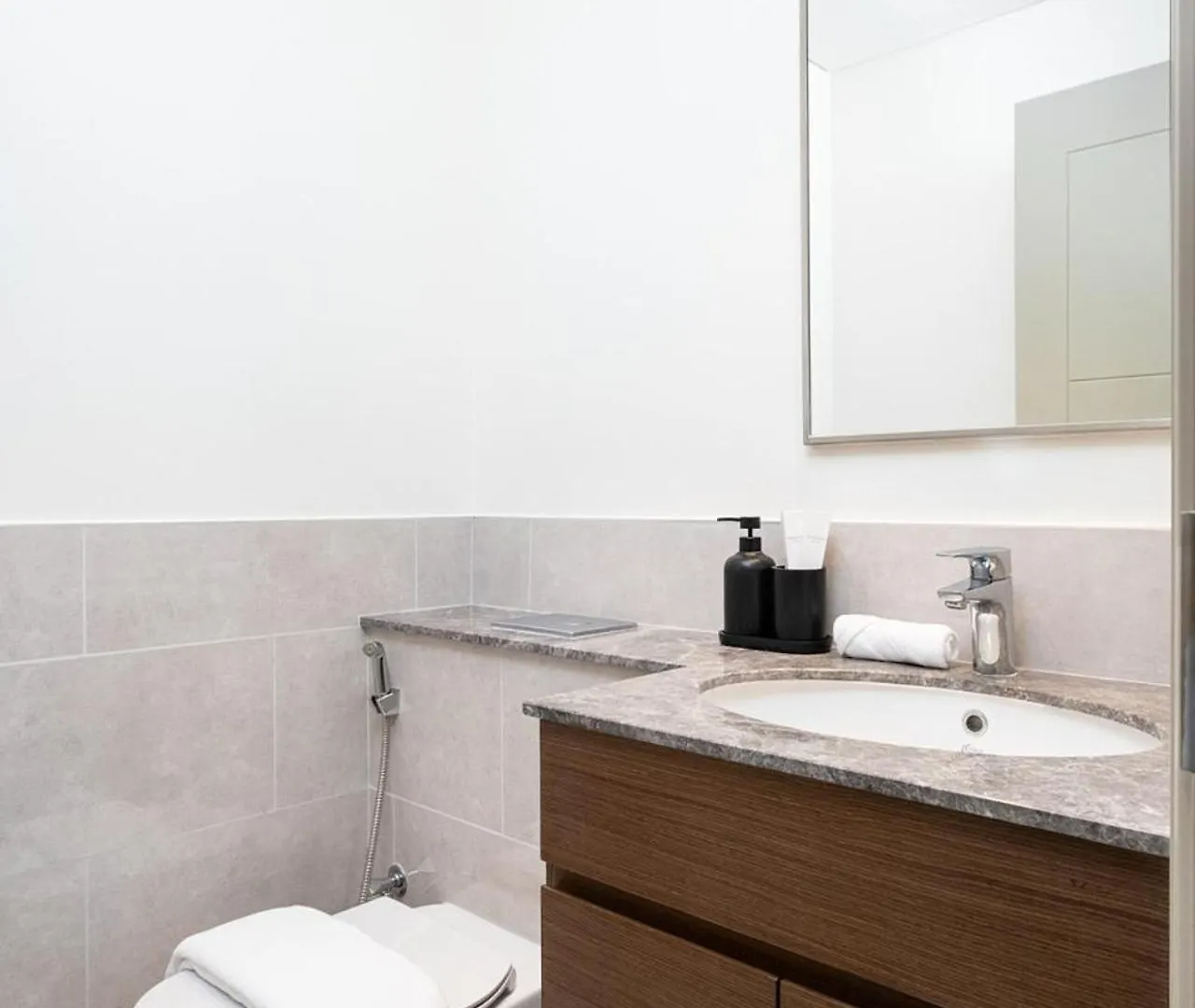 Three Bedroom In Downtown With Burj Khalifa View Dubai