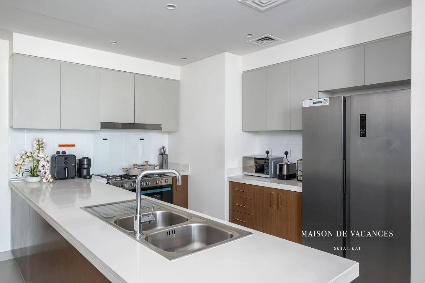 Three Bedroom In Downtown With Burj Khalifa View Dubai