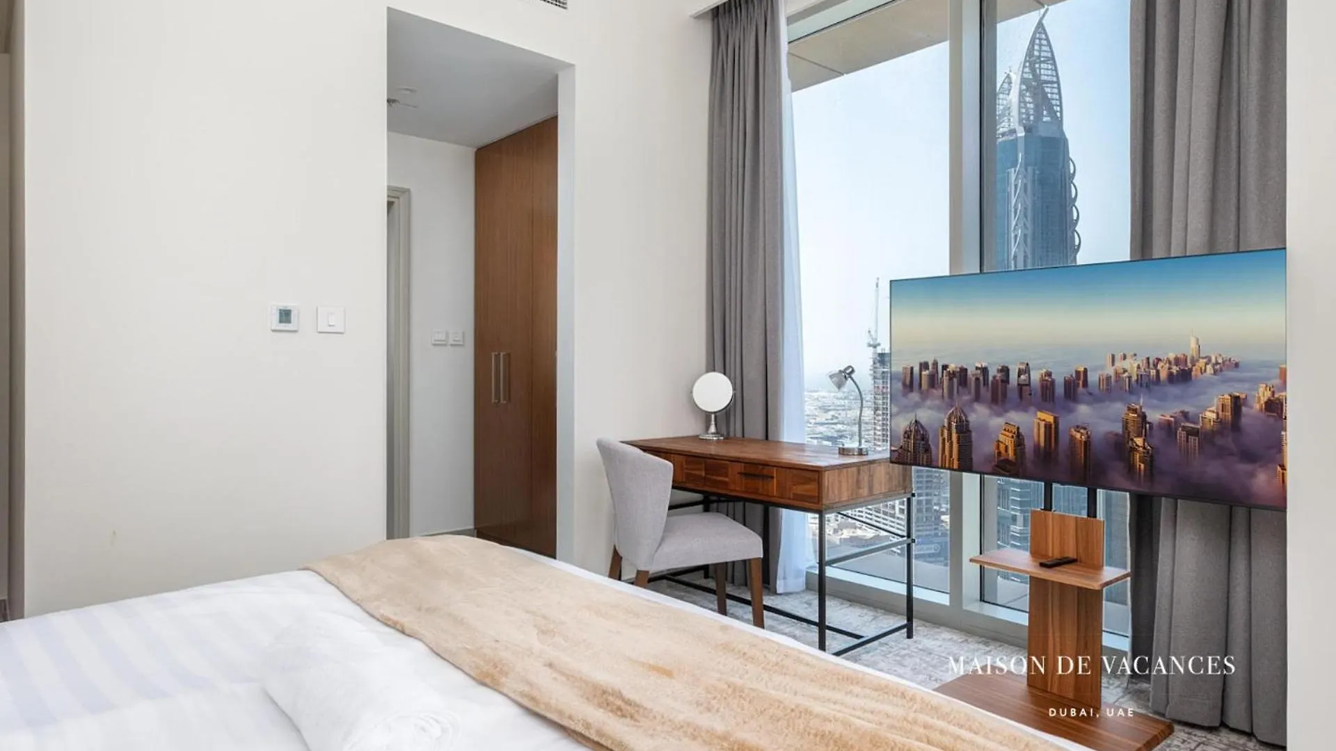 Three Bedroom In Downtown With Burj Khalifa View Dubai